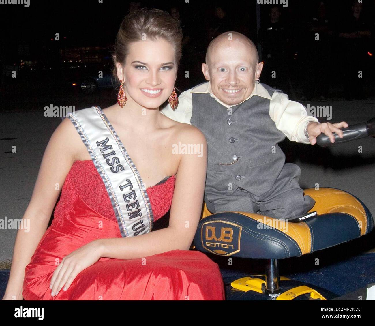 Verne Troyer, acteur américain et interprète de cascades, et Miss Teen USA, Stormi Bree Henley, assistent au gala annuel 13th de Best Buddies Miami pour soutenir les personnes ayant des déficiences intellectuelles et développementales sur Watson Island à Miami, en Floride. 11/20/2009 Banque D'Images