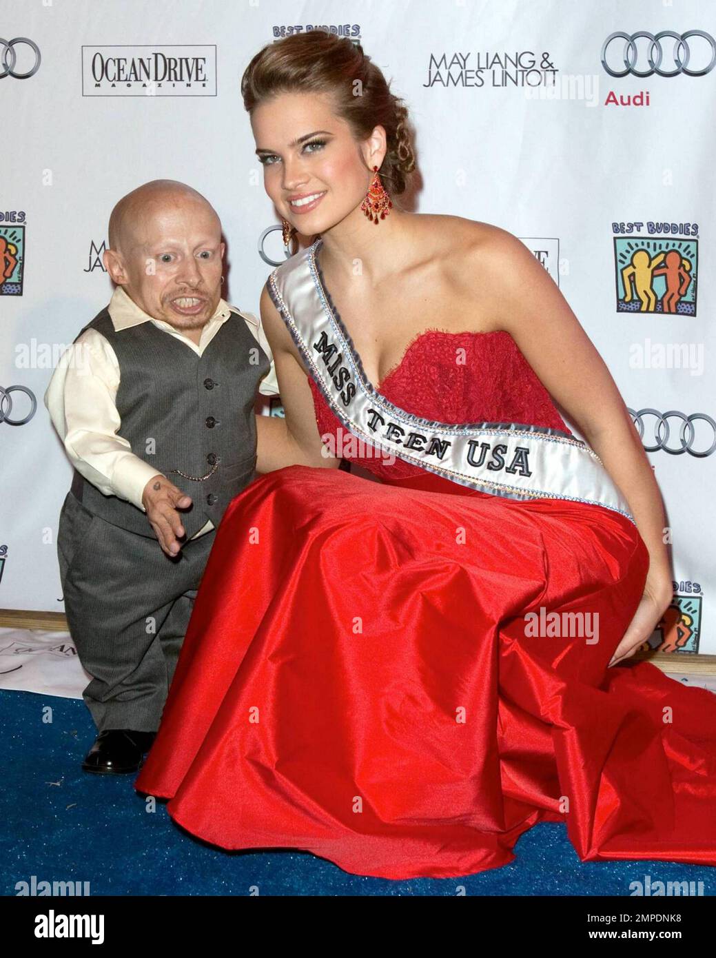 - L'acteur américain et artiste de cascadeur, Verne Troyer, et Miss Teen USA, Stormi Bree Henley, assistent au Gala annuel 13th de Best Buddies Miami pour soutenir les personnes ayant des déficiences intellectuelles et développementales sur l'île Watson à Miami, en Floride. 11/20/2009 Banque D'Images