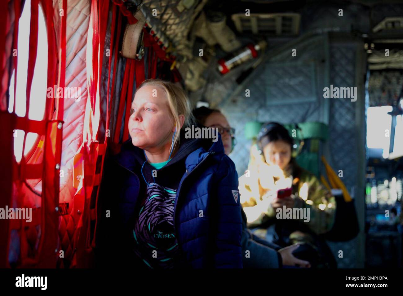 Les soldats américains de la Brigade expéditionnaire de l’aviation de combat de 28th organisent un événement de levée de conjoint pour les conjoints des soldats de la brigade. Les conjoints ont reçu des visites des installations de vol de la brigade et des vols en hélicoptère CH-47 Chinook et UH-60 Black Hawk pour témoigner de leur soutien. L’événement a eu lieu aux installations de vol de la brigade à l’aérodrome de l’Armée Muir à fort Indiantown Gap et à l’aéroport John Murtha Johnstown-Cambria County à Johnstown. Les participants de fort Indiantown Gap ont eu des vols autour de la région de Harrisburg, Hershey et Blue Mountain. Participants à Johnst Banque D'Images