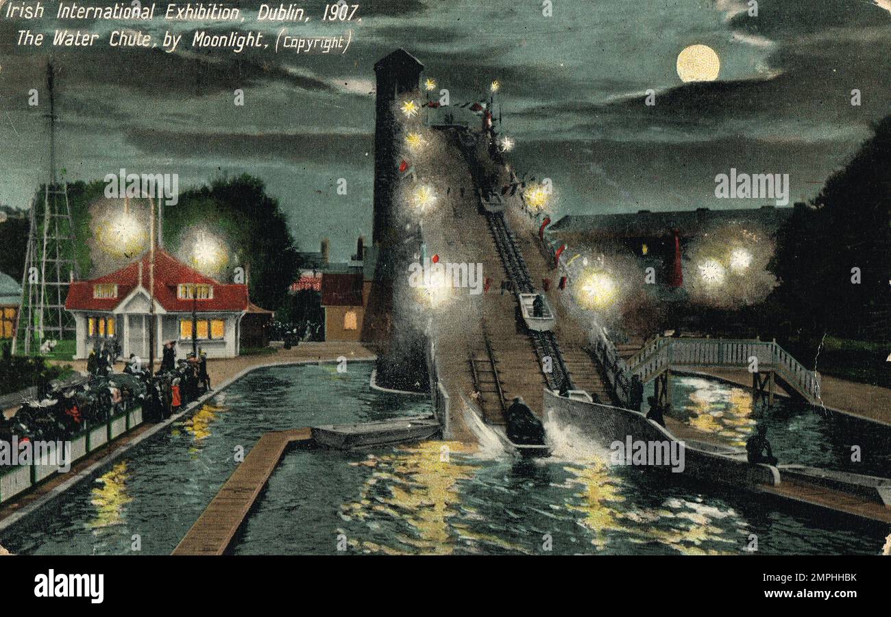 Exposition internationale irlandaise, 1907, Dublin Irlande. Le canal de sortie d'eau la nuit Banque D'Images