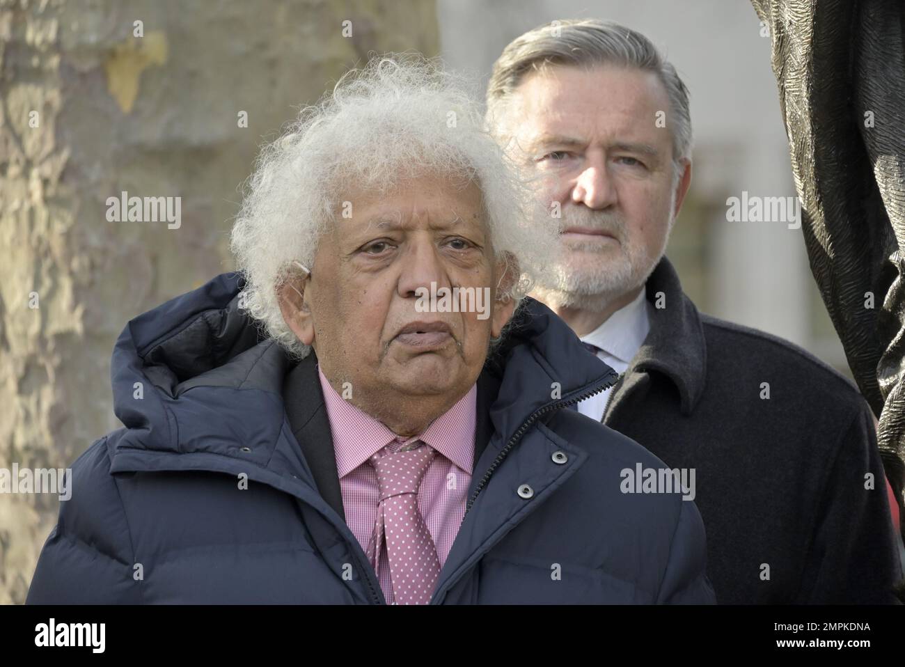 Lord Desai / Meghnad Jagdishchandra Desai, Baron Desai de St Clément Danes. Économiste et collègue travailliste, - lors d'un événement de la statue du Mahatma Gandhi i Banque D'Images