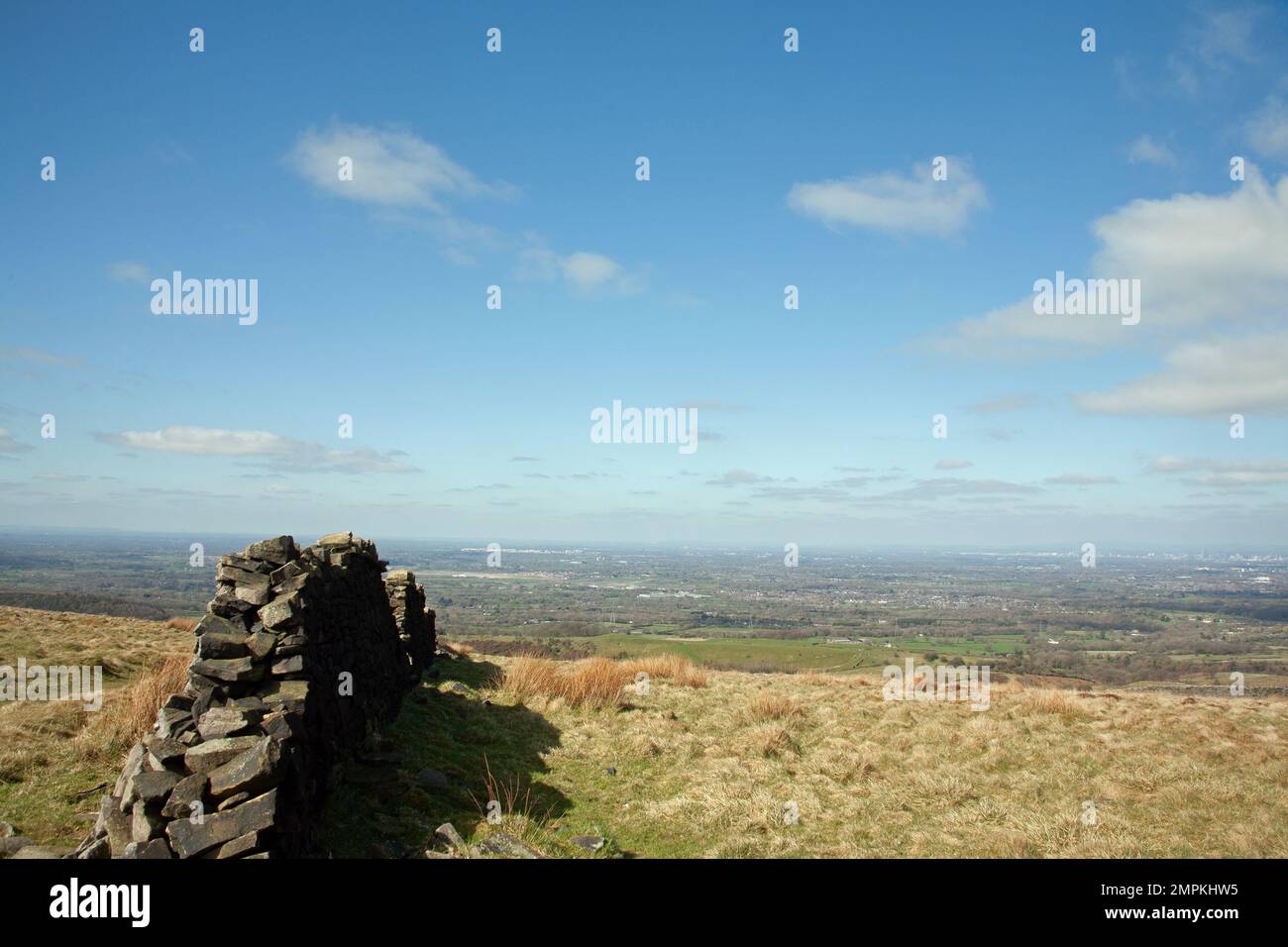 Mur de Drystone marquant une limite de champ à Lyme Handley au-dessus de Lyme Park Cheshire Angleterre Banque D'Images