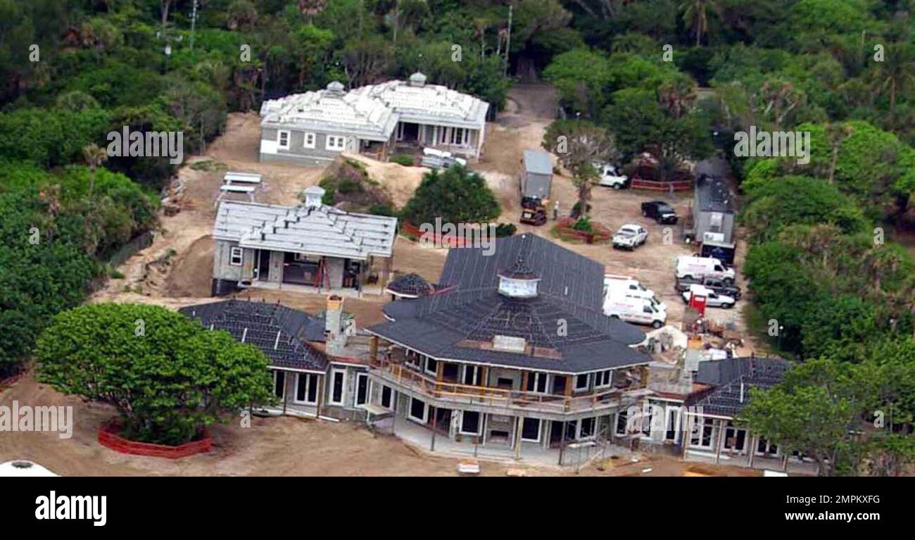Photos De La Nouvelle Maison De Celine Dion Céline Dion serait en tête de la liste des plus grands utilisateurs d'eau de  la Côte du Trésor de Floride! Selon les rapports, le principal guzzler d'eau  pour les 12 mois se terminant en mars dans le comté de Martin, en Floride,  était Reniec Management, la ...