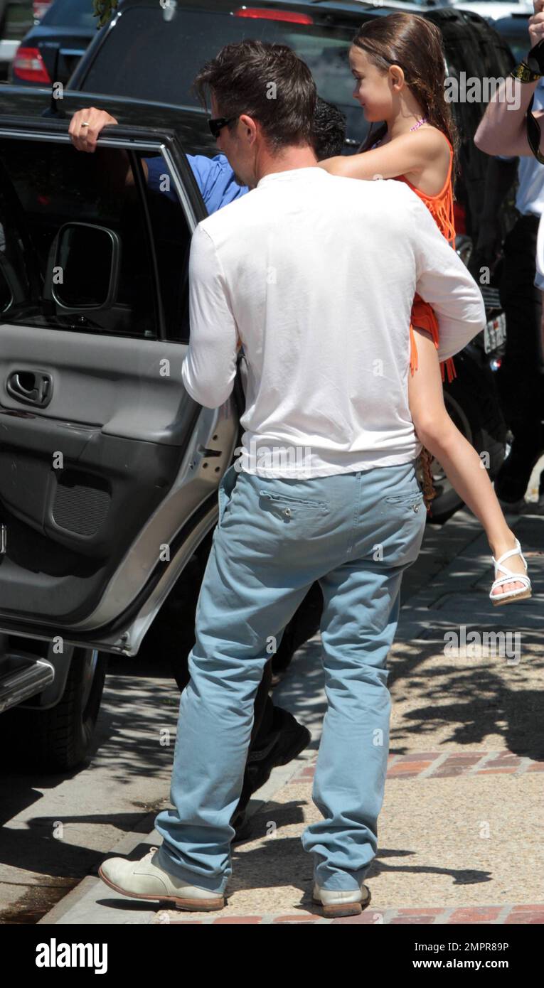 Courteney Cox et David Arquette quittent la fête commémorative de Joel Silver. Les deux sont laissés séparément, mais en même temps. Selon les rapports, les deux ont passé du temps ensemble au parti, mais ont dit qu'ils n'étaient pas ensemble. David est parti porter un anneau unique et a porté sa fille Coco à la voiture. Malibu, Californie 5/30/11. Banque D'Images