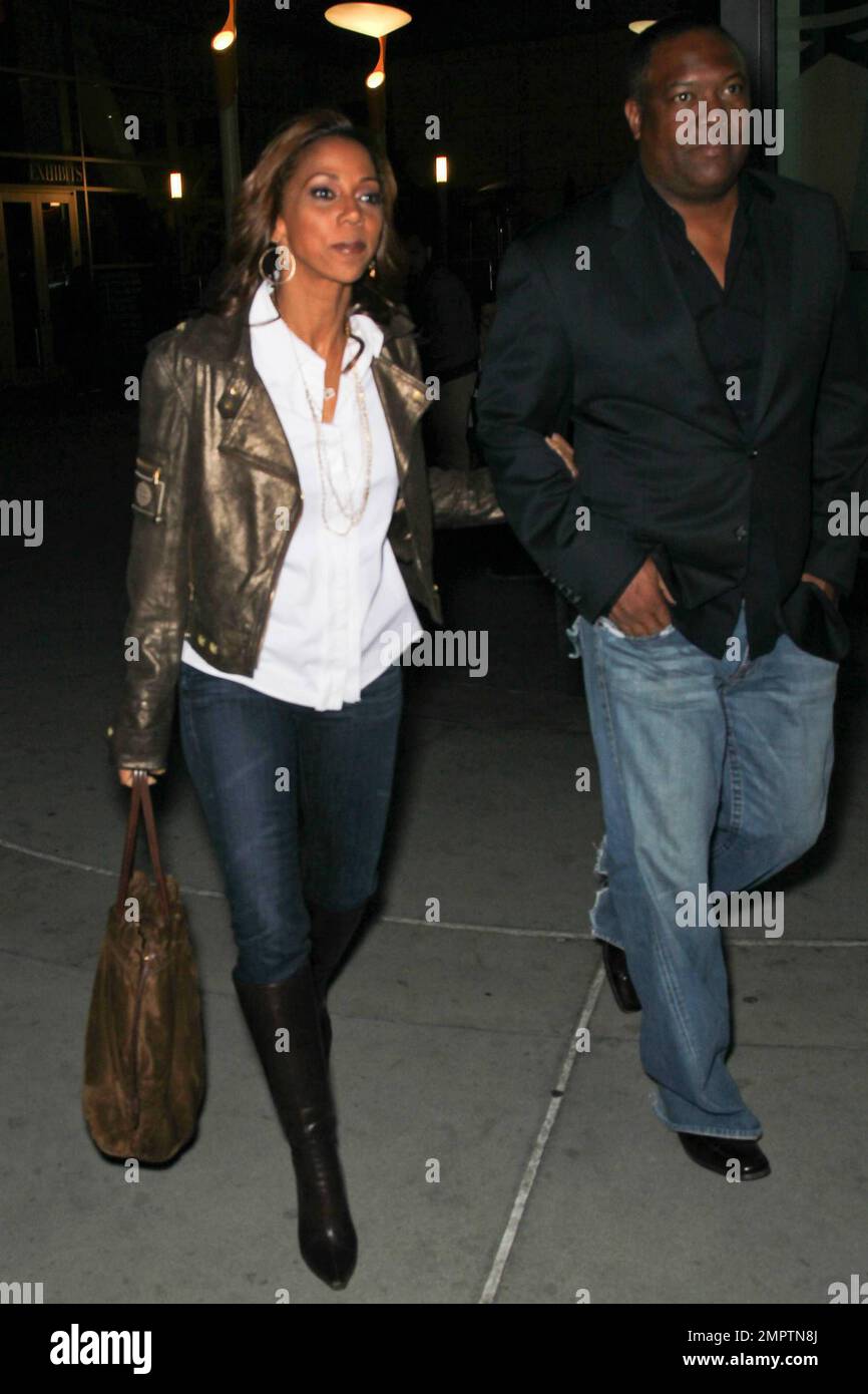 Holly Robinson Peete et son mari Rodney Peete arrivent à la première mondiale du remake comique « Dath at a Funeral », un film produit par Chris Rock, au Arclight Cinerama Dome. Los Angeles, Californie. 04/12/10. Banque D'Images