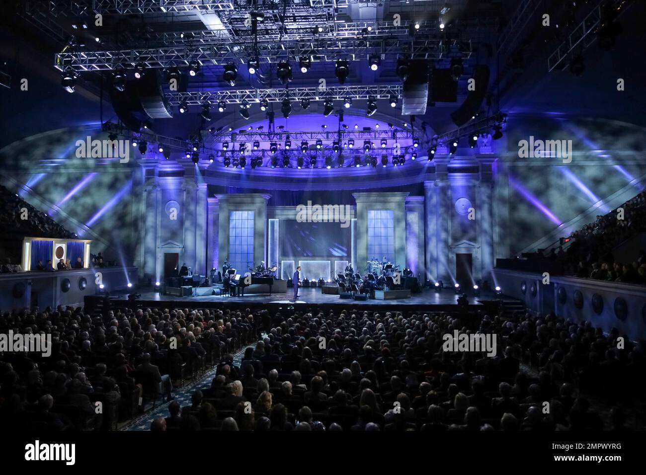 A general view of The 2017 Gershwin Prize Tribute Concert honoring singer Tony Bennett at the DAR Constitution Hall on Wednesday, Nov. 15, 2017 in Washington. (Photo by Brent N. Clarke/Invision/AP) Banque D'Images