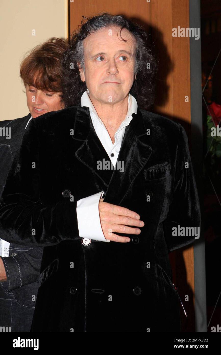 L'auteure-compositrice écossaise Donovan reçoit le Prix de l'Officier de l'ordre des Arts et des lettres de la ministre française de la Culture et de la communication Christine Albanel lors du MIDEM à Cannes, en France. 1/18/09. Banque D'Images