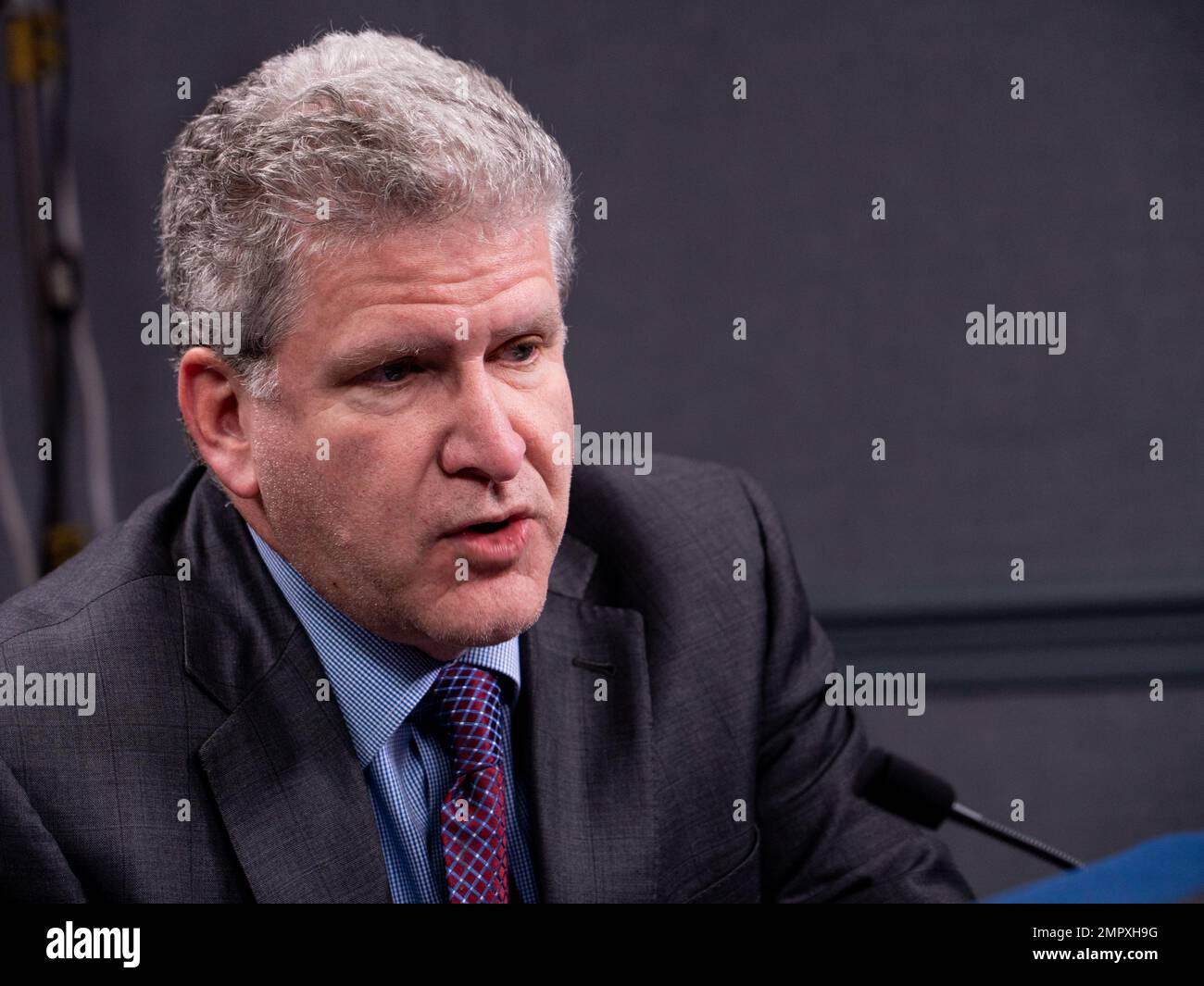 Chef du Bureau de gestion du portefeuille Zero Trust du ministère de la Défense Randy Resnick, Et David McKeown, responsable principal adjoint de l'information par intérim pour la cybersécurité et Directeur principal de la sécurité de l'information du Département, tiennent un exposé de presse virtuel non enregistré et à huis clos sur la publication de la stratégie et de la feuille de route zéro confiance du Département du développement au Pentagone, Washington, D.C., le 22 novembre 2022. (Photo DoD des États-Unis Tech. De la Force aérienne Sgt. Jack Sanders) Banque D'Images