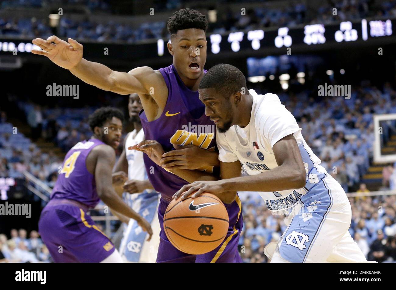 North Carolina's Brandon Robinson drives past Northern Iowa's Isaiah Brown during the first half of an NCAA college basketball game in Chapel Hill, N.C., Friday, Nov. 10, 2017. (AP Photo/Gerry Broome) Banque D'Images