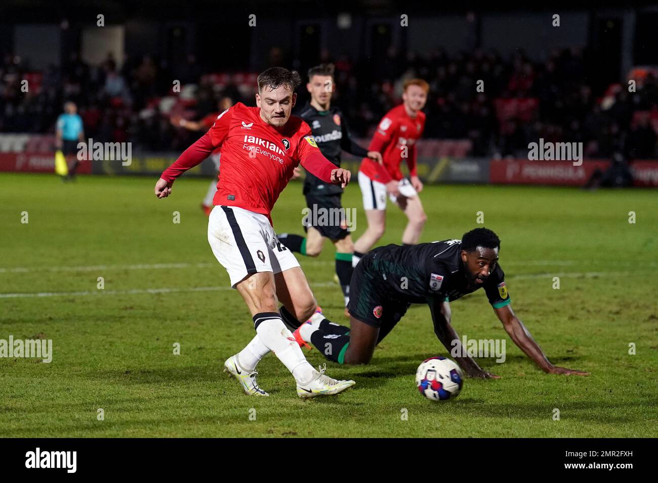 Luke Bolton de Salford City se dirige vers le but lors du match Sky Bet League Two au Peninsula Stadium, à Salford. Date de la photo: Mardi 31 janvier 2023. Banque D'Images