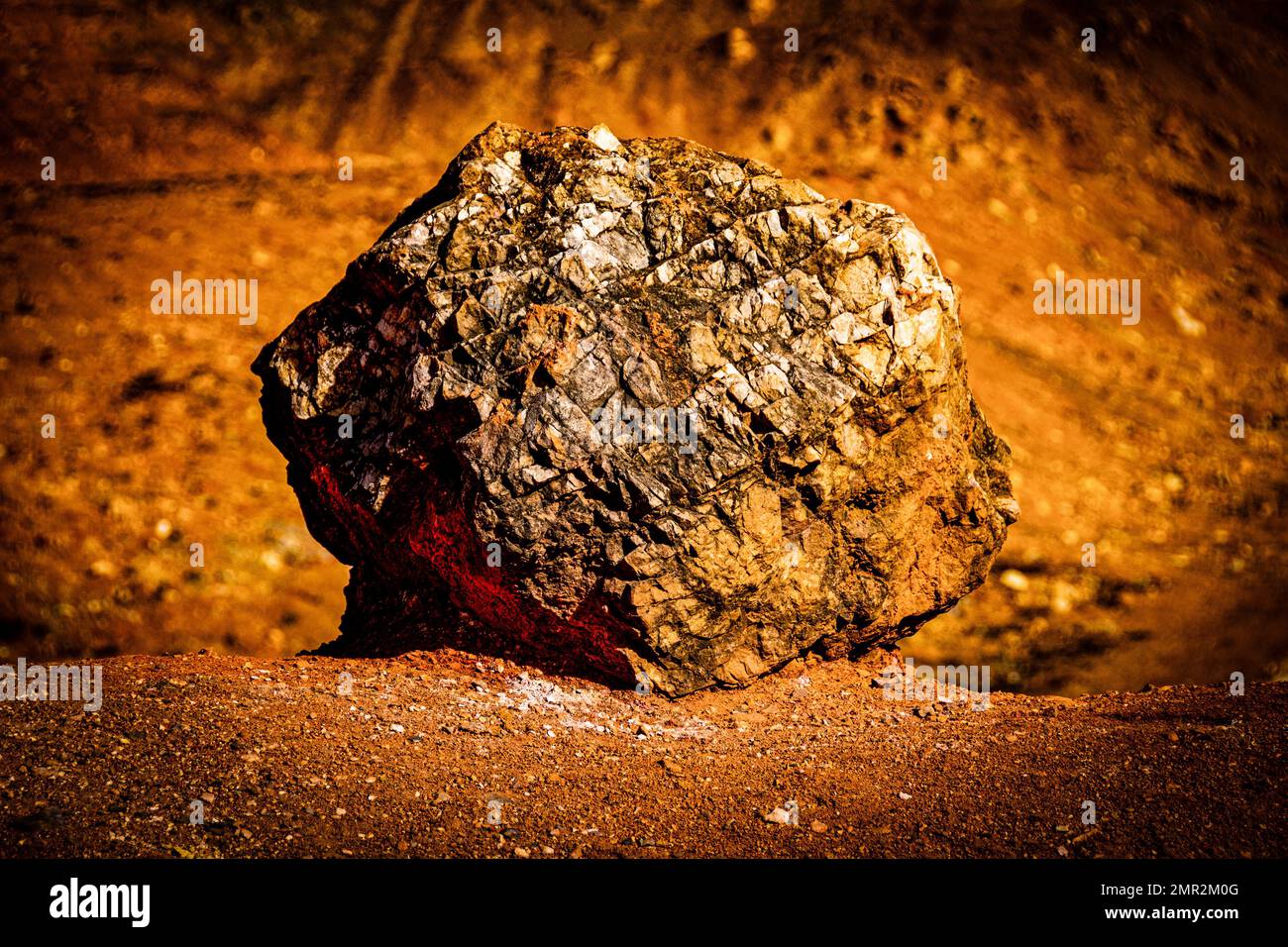 Roche dans une mine de bauxite (paysage martien) Banque D'Images