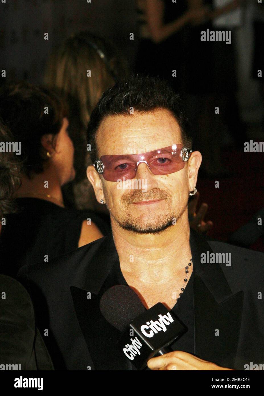 Bono de U2 à la première du Festival international du film de Toronto « From the Sky Down » de 2011, qui a eu lieu au Roy Thompson Hall. Toronto, Canada. 8th septembre 2011. Banque D'Images