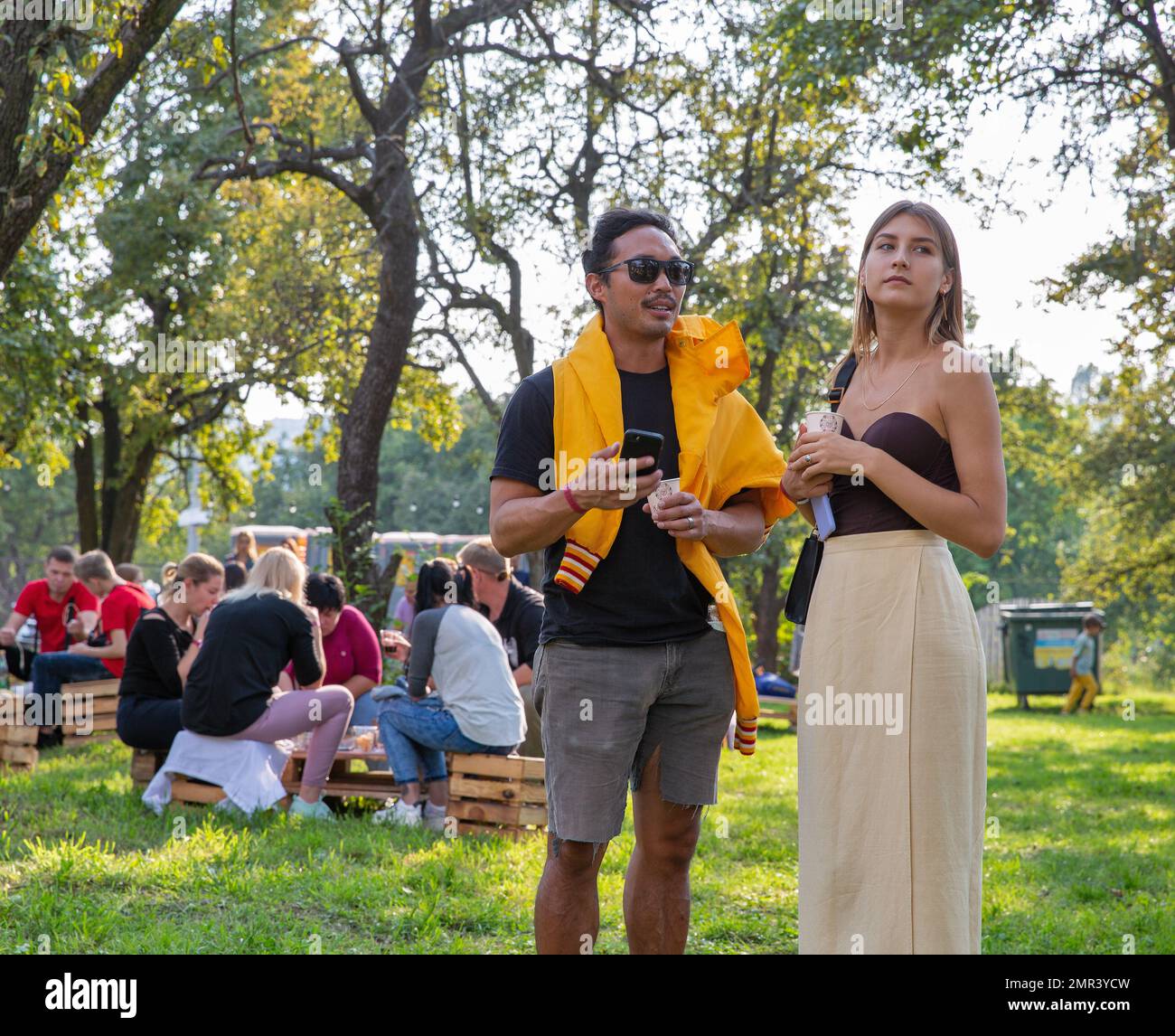 Kiev, Ukraine - 11 septembre 2021: Les gens visitent Kartuli Fest Georgian Wine Party dans le Centre national d'exposition. Banque D'Images