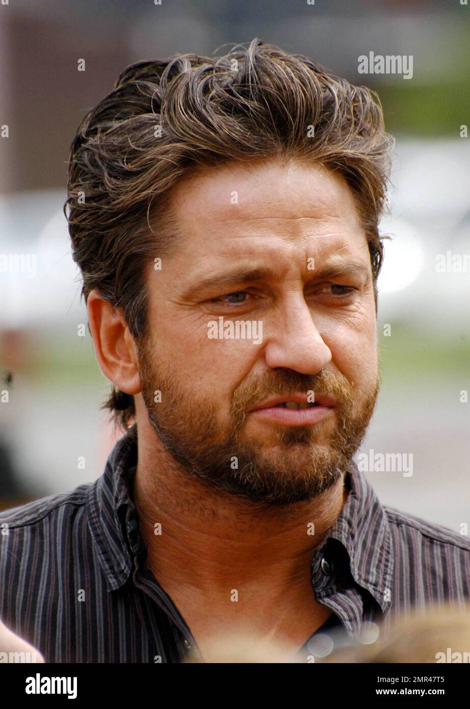 EXCLUSIF L acteur ecossais Gerard Butler a ete refait pour son dernier film machine Gun Preacher a Detroit. Butler a eu ses cheveux en arriere et porte une chemise a