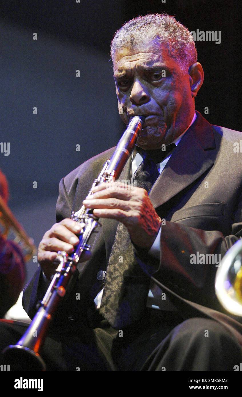 Le Preservation Hall Jazz Band se produit en direct pendant le concert GULF AID Benefit à Mardi gras World River City. L'événement, où les billets ont été vendus pour 50 000 $, a été organisé pour recueillir des fonds pour les efforts de récupération des zones humides pour les pêcheurs et les familles touchés par la fuite massive de pétrole dans le golfe du Mexique. Depuis le 20 avril, lorsqu'une plate-forme pétrolière offshore dans le Golfe a été en butte, tuant 11 personnes, on estime que 210000 gallons de pétrole ont pénétré dans les eaux du Golfe et selon les rapports, de nombreux efforts pour arrêter la fuite n'ont pas été couronnés de succès. La Nouvelle-Orléans, LOUISIANE. 05/16/10. Banque D'Images