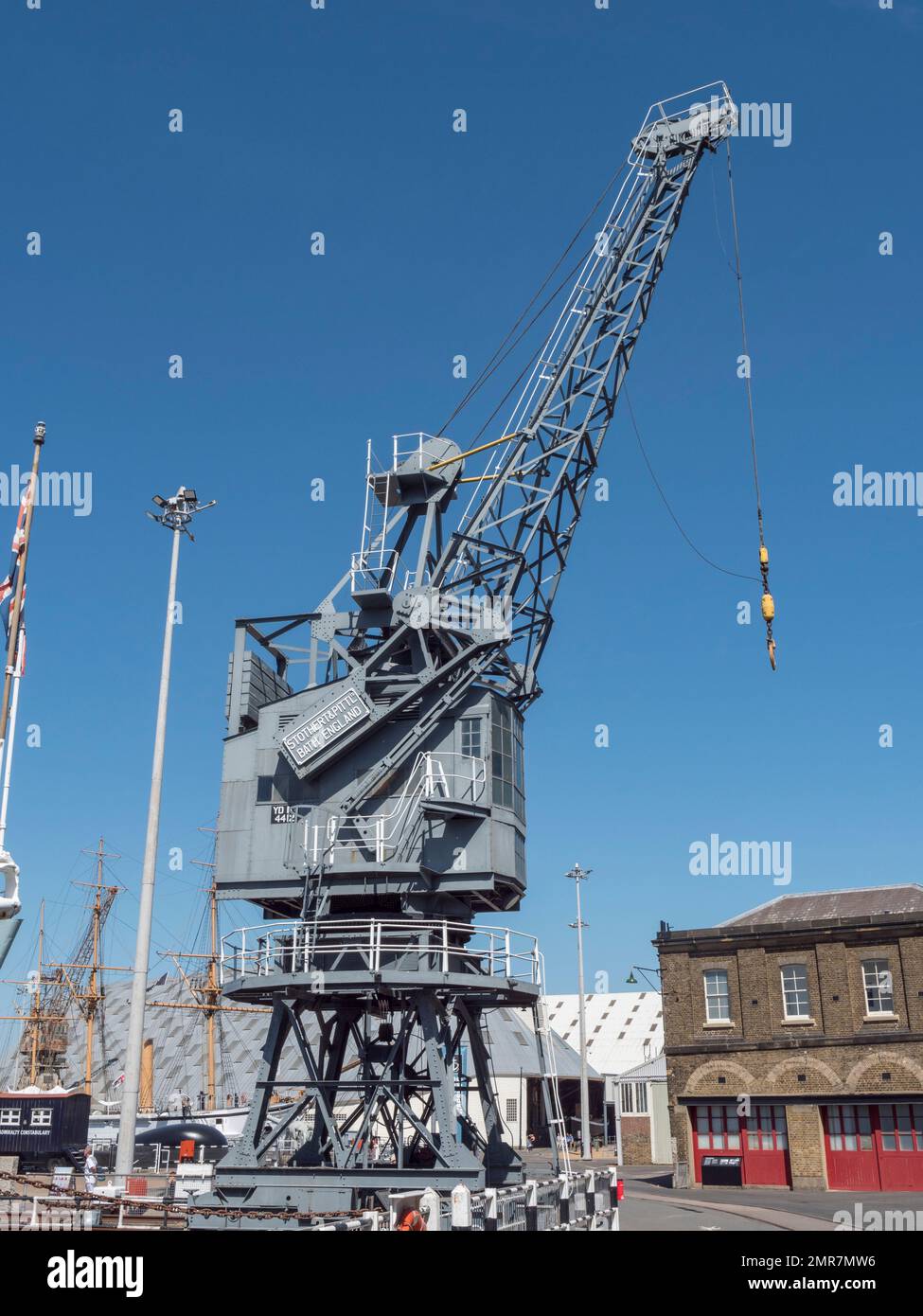 Une grue de chantier naval Stothert et Pitt dans le chantier naval historique de Chatham, Kent, Royaume-Uni. Banque D'Images