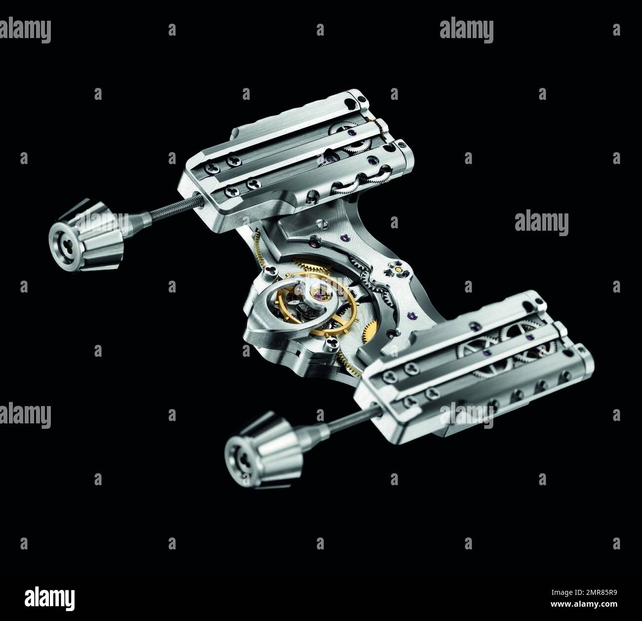 La montre-bracelet a été transformée et coûte cher ! MB&F, fabricant de montres haut de gamme, a lancé la Thunderbolt HM4, un moteur à jet exceptionnel, à un prix impressionnant de 158 000 $. Loin de la montre-bracelet traditionnelle, la HM4 Thunderbolt (ou horological machine No 4 Thunderbolt) dispose de deux cadrans montés sur deux sections en forme de moteur de jet de l'étui, l'un indiquant le temps et l'autre indiquant la réserve d'alimentation. La section saphir saisissante du boîtier qui révèle la micromécanique complexe et dynamique dans, nécessite plus de 100 heures d'usinage et de polissage pour devenir un Banque D'Images