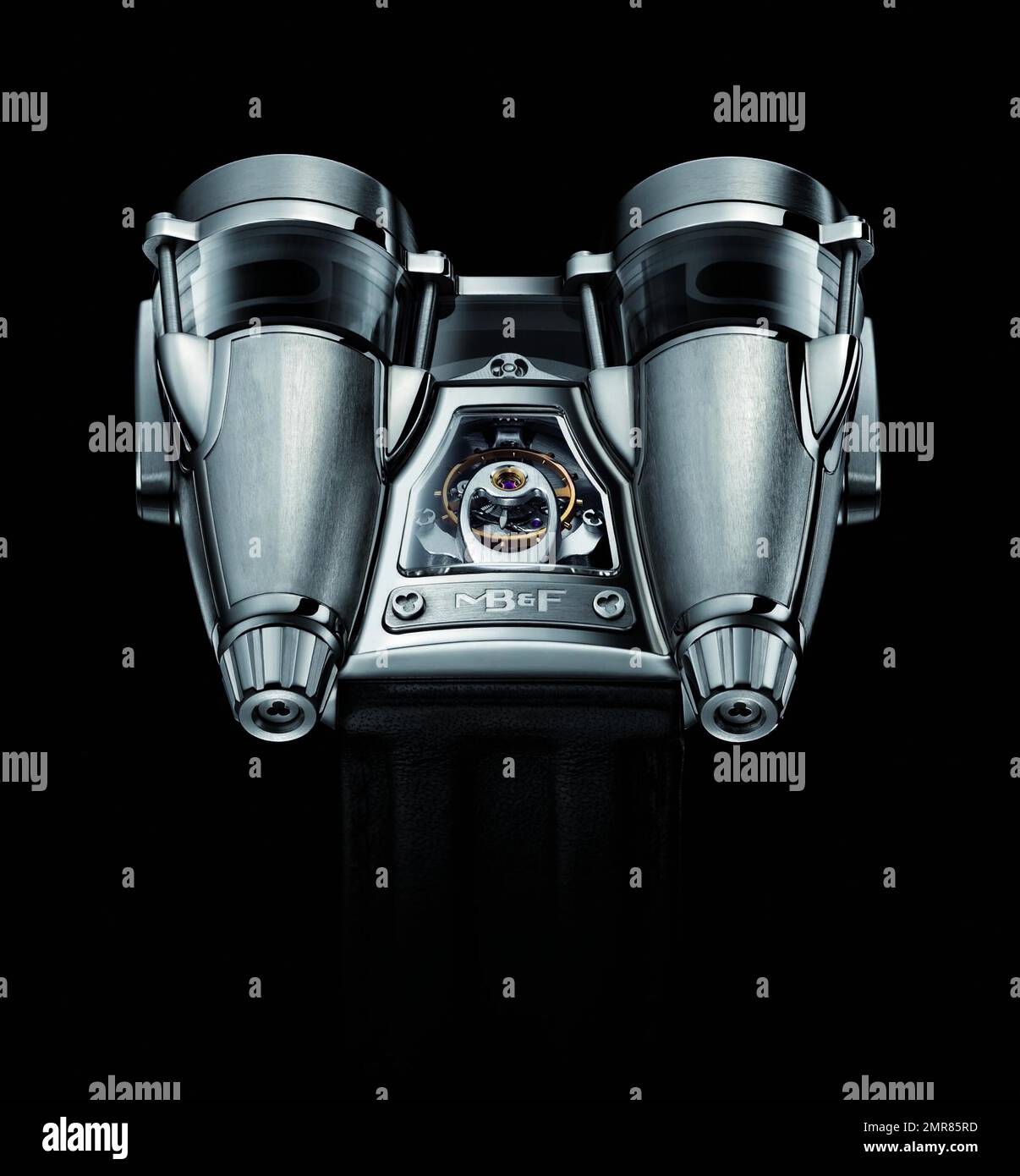 La montre-bracelet a été transformée et coûte cher ! MB&F, fabricant de montres haut de gamme, a lancé la Thunderbolt HM4, un moteur à jet exceptionnel, à un prix impressionnant de 158 000 $. Loin de la montre-bracelet traditionnelle, la HM4 Thunderbolt (ou horological machine No 4 Thunderbolt) dispose de deux cadrans montés sur deux sections en forme de moteur de jet de l'étui, l'un indiquant le temps et l'autre indiquant la réserve d'alimentation. La section saphir saisissante du boîtier qui révèle la micromécanique complexe et dynamique dans, nécessite plus de 100 heures d'usinage et de polissage pour devenir un Banque D'Images