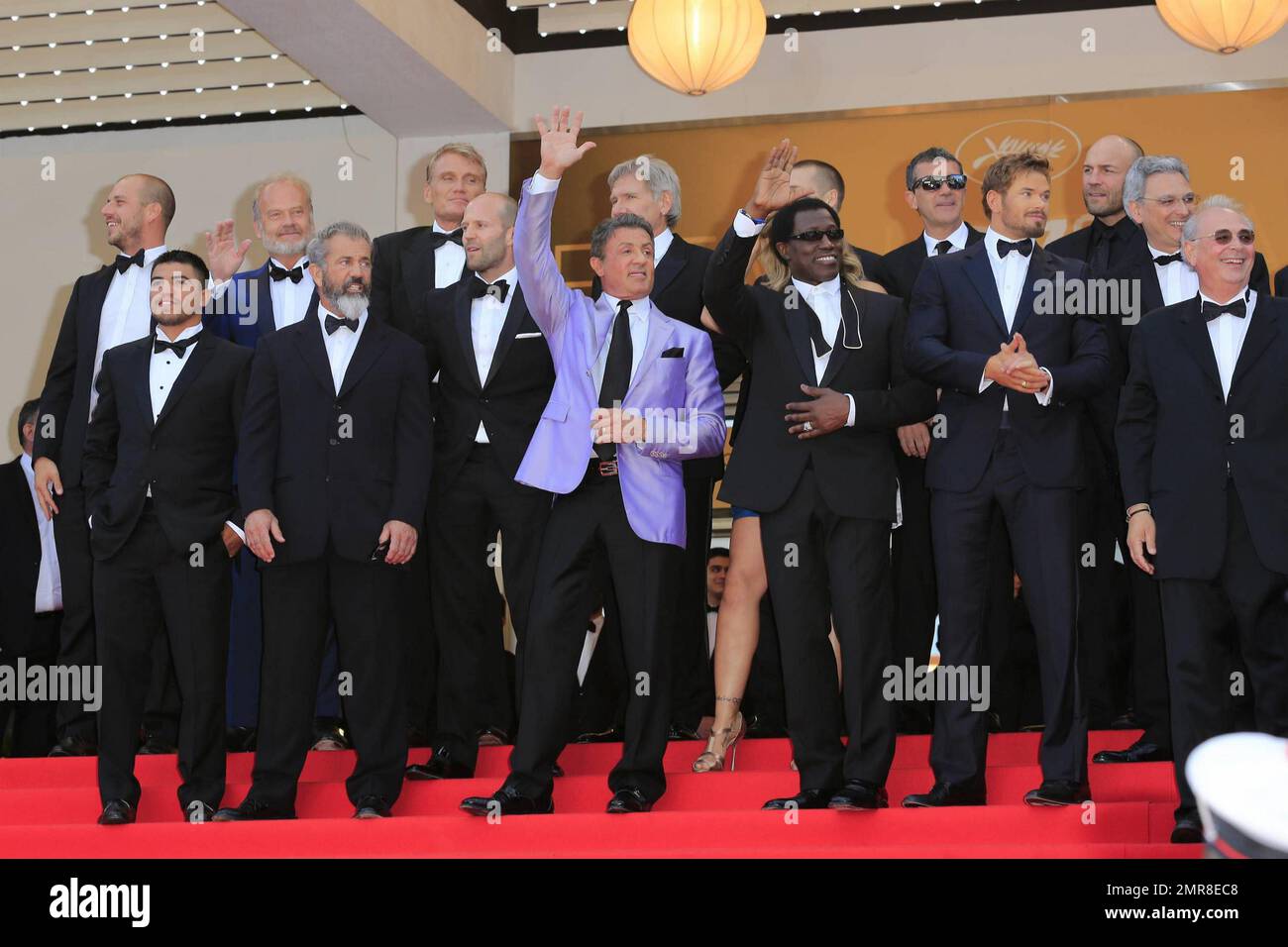 Dolph Lundgren, Victor Ortiz, Kelsey Grammer, Harrison Ford, directeur Patrick Hughes, Antonio Banderas, Mel Gibson, Jason Statham, Sylvester Stallone, Ronda Rousey, Wesley Snipes et Kellan Lutz à la première "The Homesman" tenue au Palais des Festivals lors du Festival annuel du film de Cannes 67th à Cannes, France. 18th mai 2014. Banque D'Images