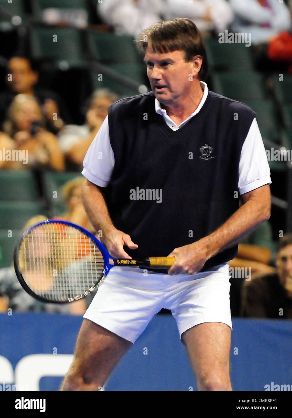 Jimmy Connors joue contre Jim Courier lors de la coupe de tennis HSBC au BankAtlantic Center de Sunrise, FL. 22nd septembre 2011. Banque D'Images