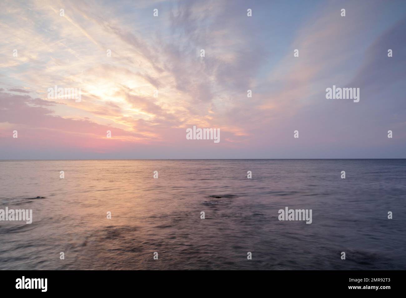 Lever de soleil sur la côte de San Stefano al Mare, Ligurie, Italie, Europe Banque D'Images
