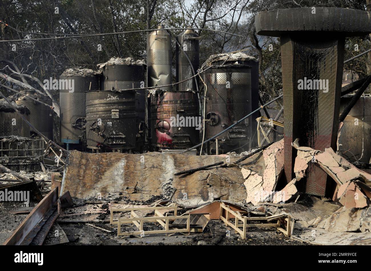 Damaged wine making tanks stand in the destructive aftermath of a wildfire at the production house of Paradise Ridge Winery on Tuesday, Oct. 10, 2017 in Santa Rosa, Calif. An onslaught of wildfires across a wide swath of Northern California broke out almost simultaneously then grew exponentially, swallowing up properties from wineries to trailer parks and tearing through both tiny rural towns and urban subdivisions. (AP Photo/Ben Margot) Banque D'Images