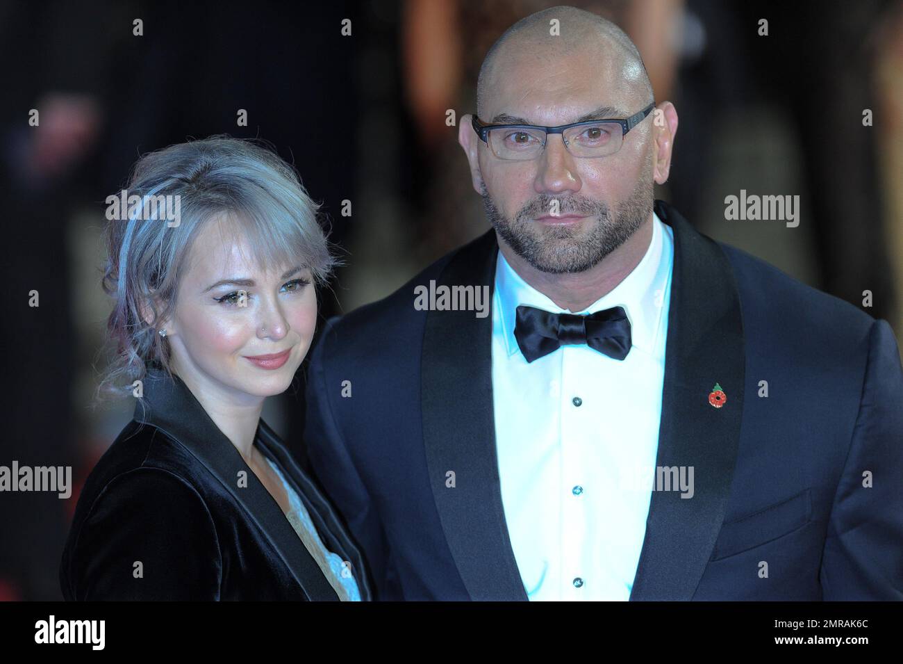 Sarah Jade et Dave Bautista à la première mondiale du nouveau film James Bond, 'Spectre' au Royal Albert Hall sur 26 octobre 2015 à Londres, en Angleterre. Banque D'Images