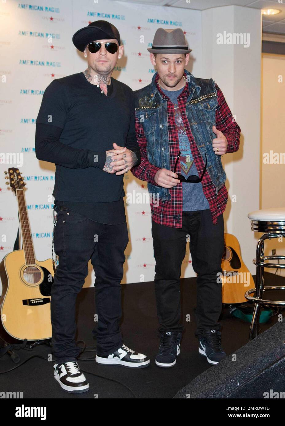 Benji Rocker Les rockers Joel et Benji Madden de Good Charlotte exécutent leur ...