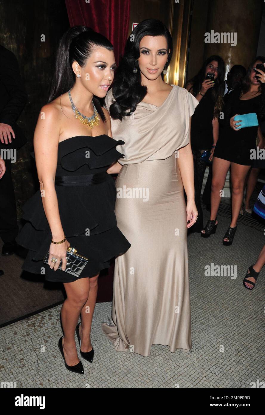 Kim et Kourtney Kardashian lors d'une réception de mariage célébrant Kim Kardashian et Kris Humphries nuptials à Capital. Kim et Kris se sont mariés lors d'une cérémonie sur 20 août en Californie. New York, NY 31st août 2011. Banque D'Images
