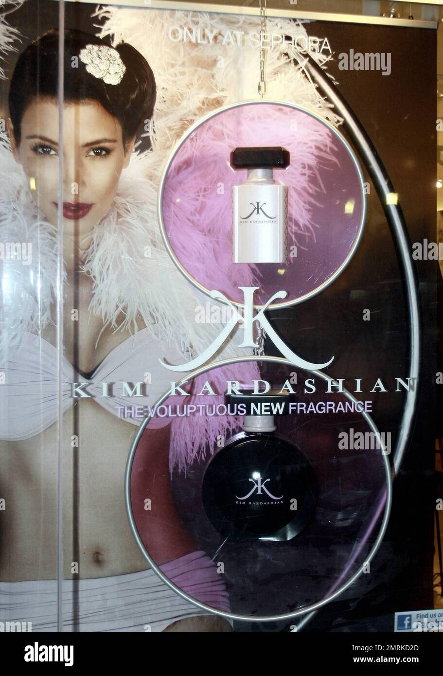 Kim Kardashian lance son parfum de premier choix à Sephora à Los Angeles,  CA. 2/17/10 Photo Stock - Alamy