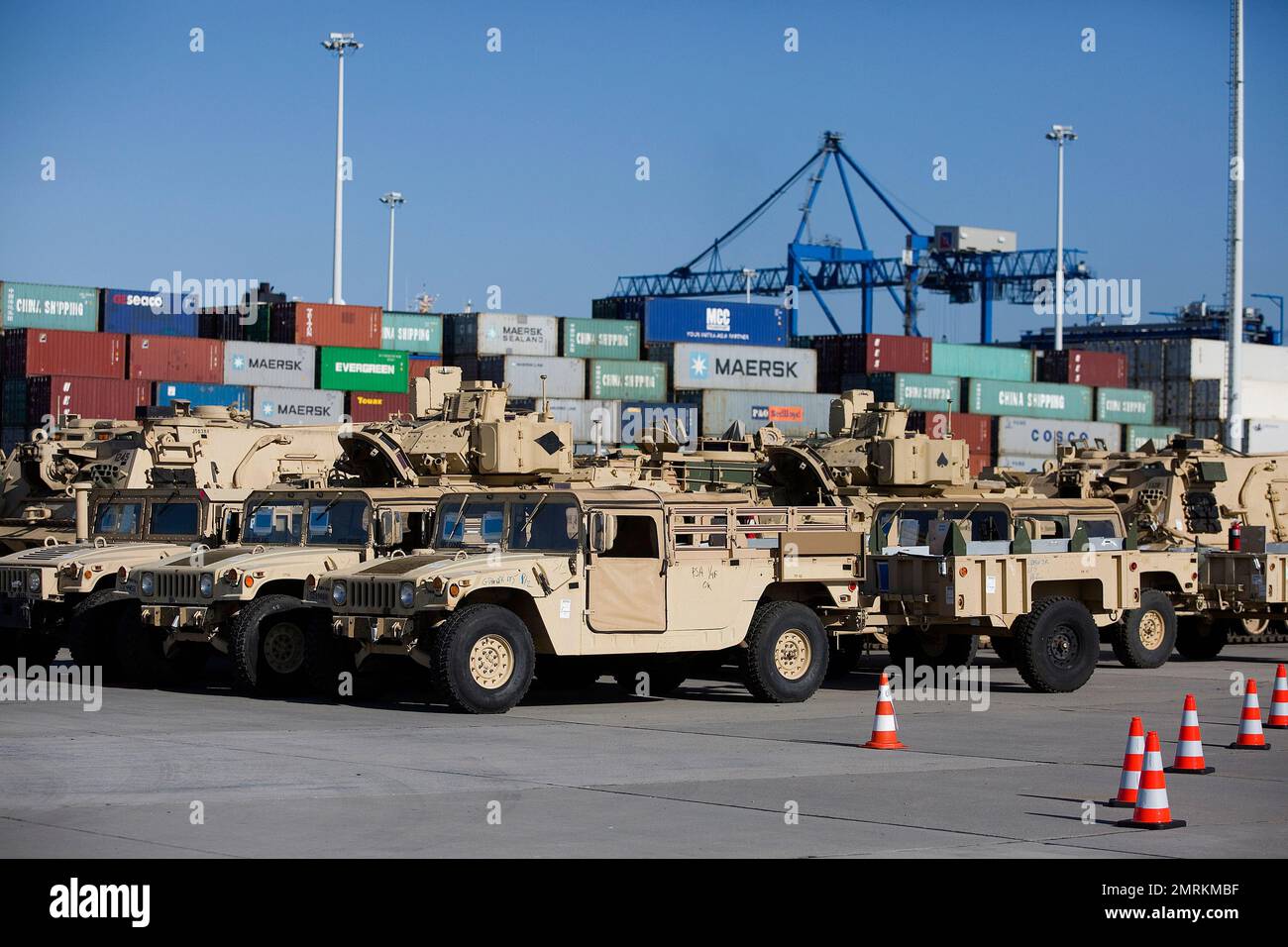 U.S. Army military vehicles stand after unloading in the port in Gdansk, Poland, Wednesday, Sept. 13, 2017. The equipment supply is a second heel-to-toe deployment of U.S. troops to the nation that is concerned for its security due to neighboring Russia's military activity. (AP Photo/Krzysztof Mystkowski) Banque D'Images