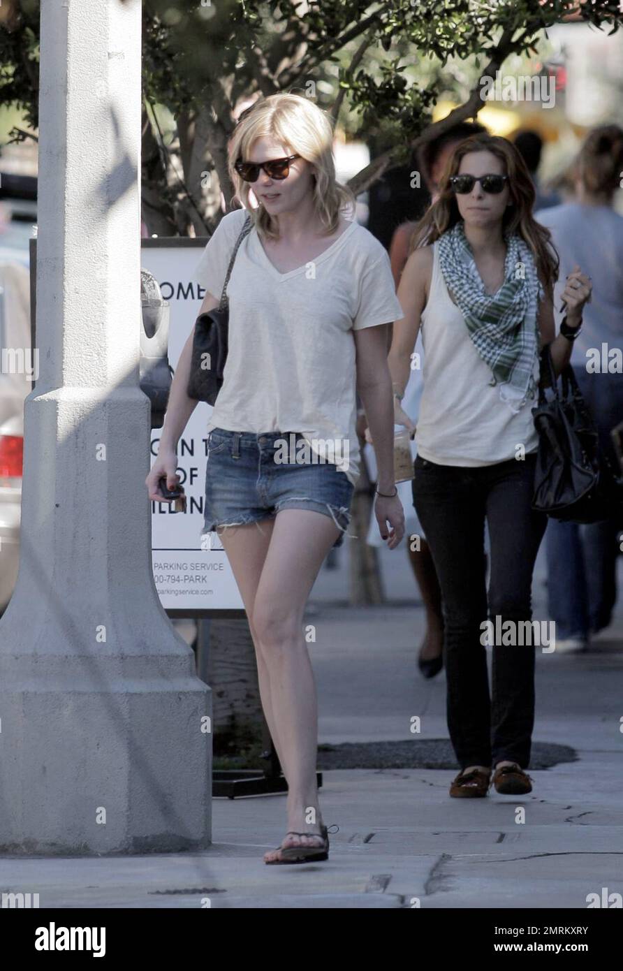 Kirsten Dunst a fait une déjeuner avec des amis à Joans le troisième