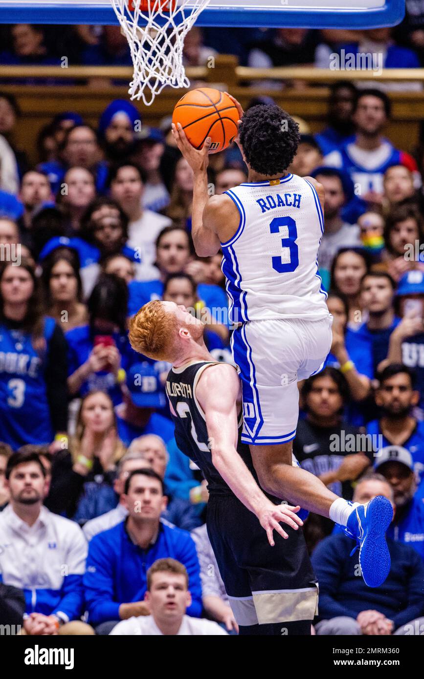 31 janvier 2023 Le garde de Duke Blue Devils Jeremy Roach (3) va pour la mise à pied sur Wake