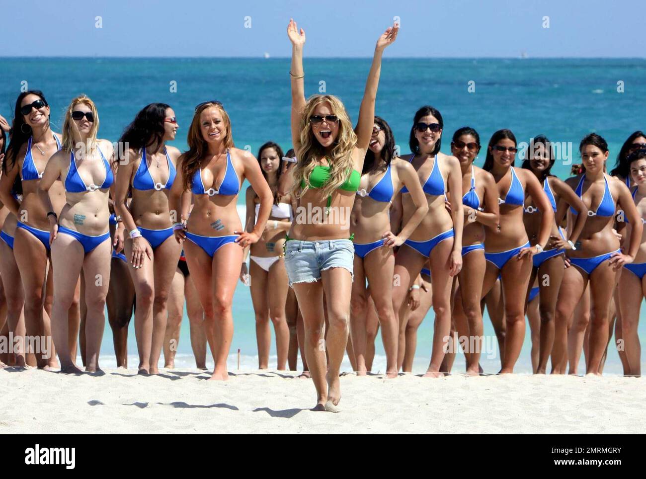 Cosmopolitan magazines second annual bikini bash Banque de photographies et  d'images à haute résolution - Alamy