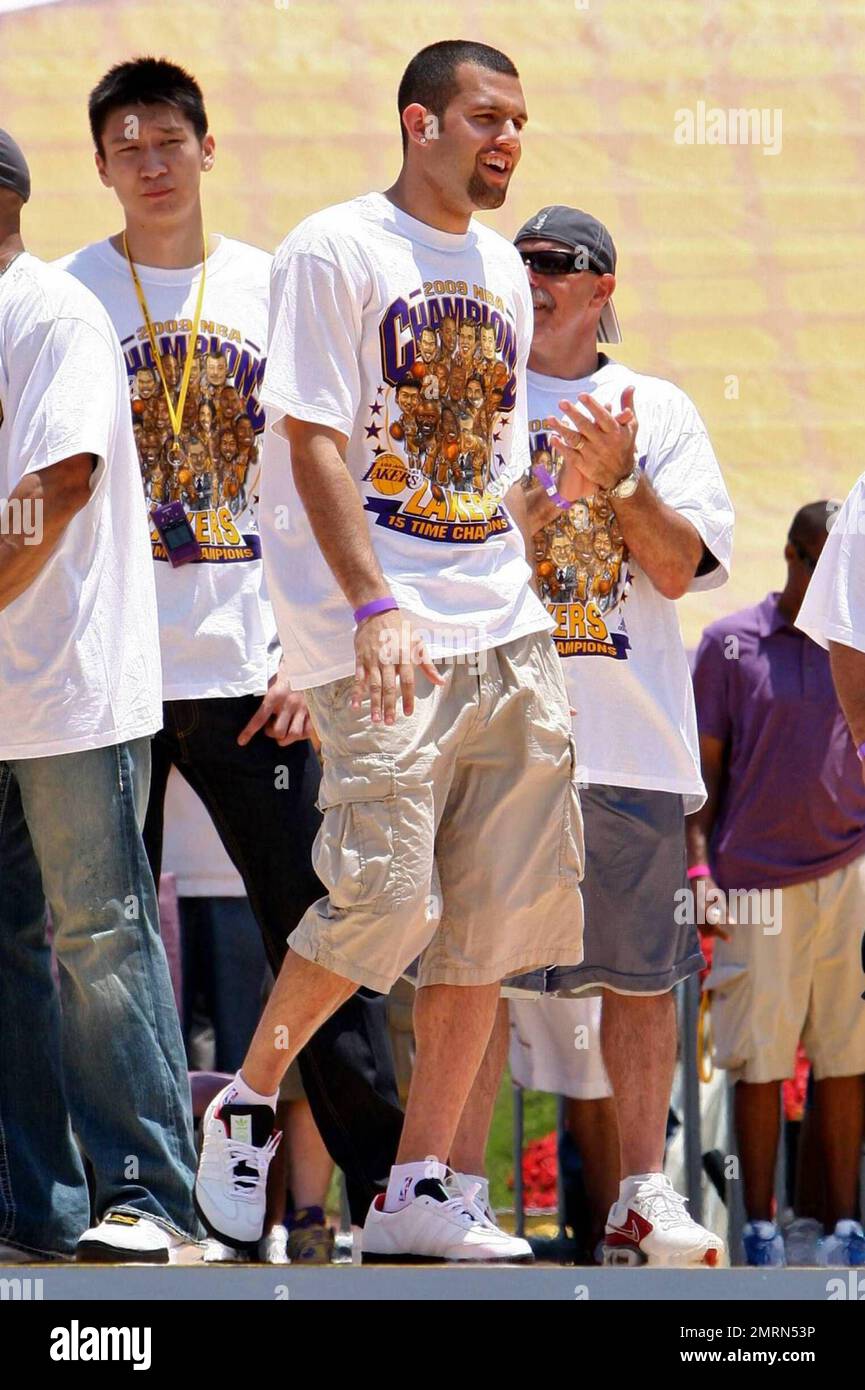 Les Lakers de Los Angeles célèbrent leur championnat NBA avec un défilé dans le centre-ville de Los Angeles et se terminant au Los Angeles Memorial Coliseum devant 95 000 fans. Los Angeles, Californie. 06/17/2009. . Banque D'Images