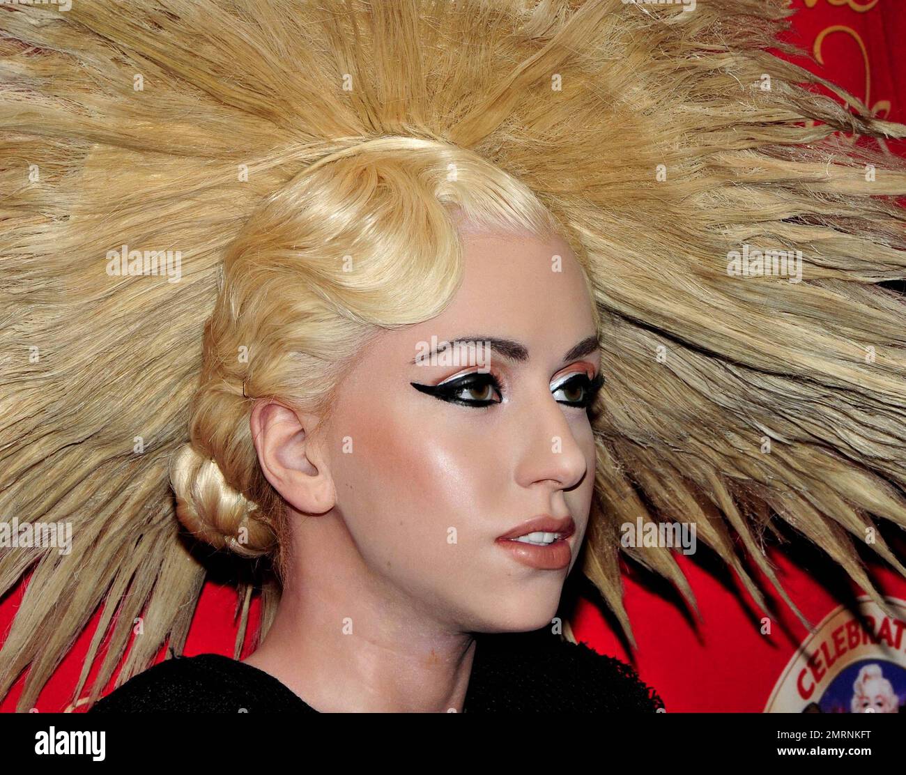 Perruque Lady Gaga rizada blonde Rubie's 51548 accessoire cheveux bouclés fête