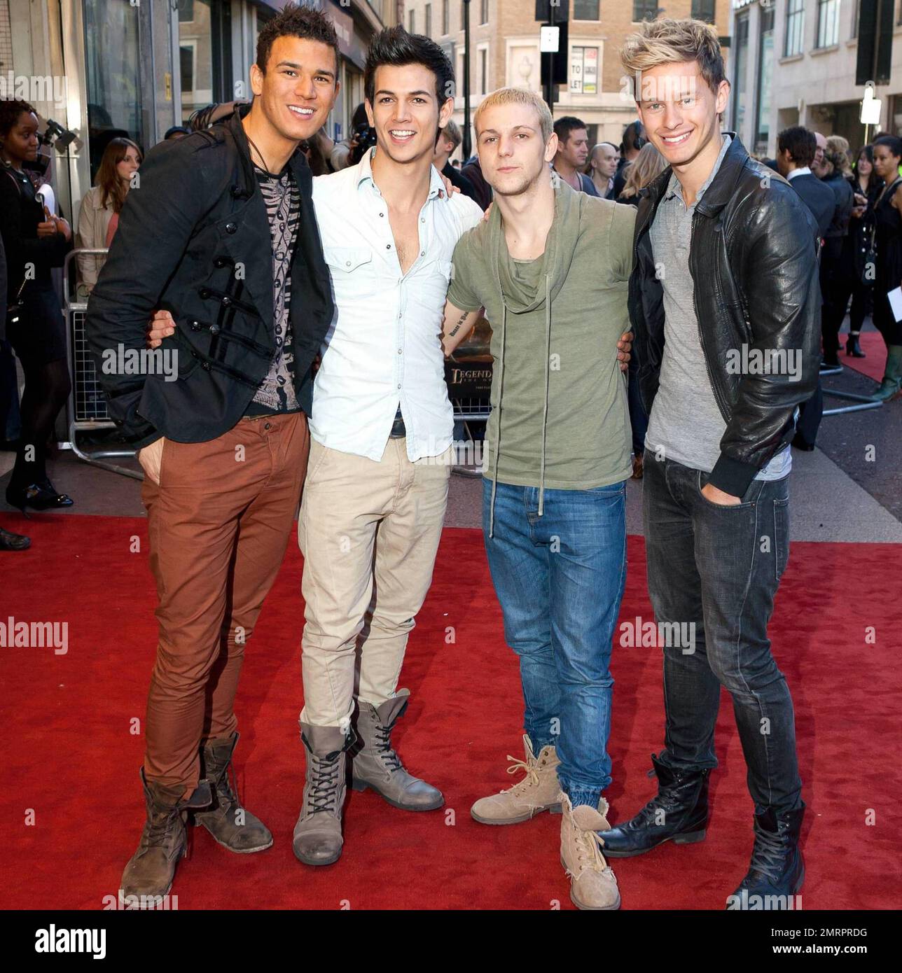 William Braunstein, Ron Braunstein, Mike Nabatov et Mike Palmeri d'injustice posent pour les photographes sur le tapis rouge à la première britannique de Warner Bros. 'Legend of the Guardians: The Owls of GA'Hoole' tenu au cinéma Odeon dans le West End de Londres. L'animation d'aventure et de fantaisie, réalisée par Zack Snyder (Watchmen, 300), présente les voix de Helen Mirren, Sam Neill, Jim Sturgess et Geoffrey Rush. Basé sur une série de livres populaire, le film familial a été décrit comme une version pour enfants de « Braveheart » avec des commentaires disant que c'est, « un conte sombre et dense rempli de guerriers nobles, le puissant cla Banque D'Images