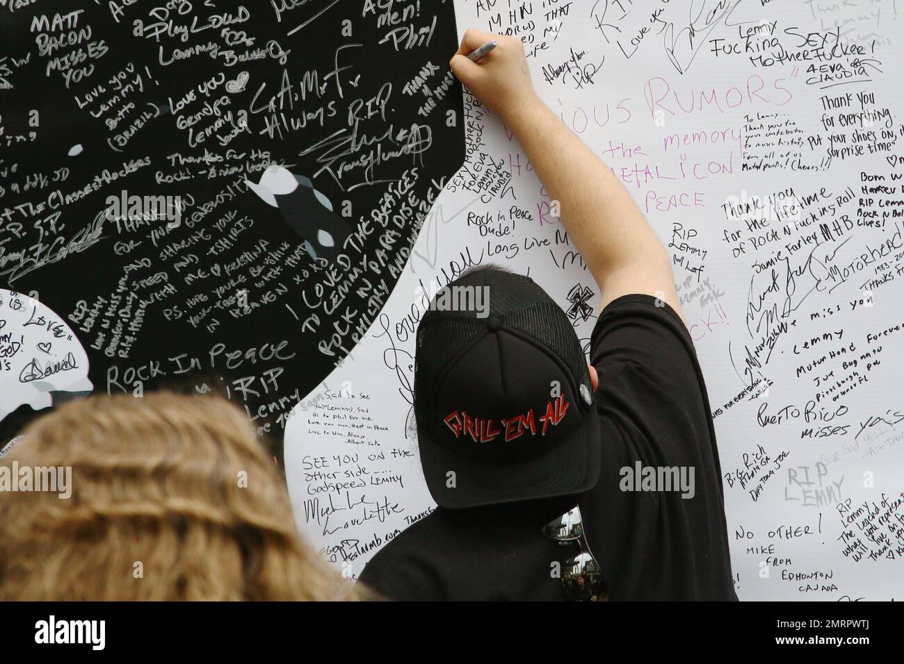 Les fans se sont rendus en hommage à Lemmy Kilmister de Motorhead lors de son service commémoratif au Rainbow Bar and Grill on the Sunset Strip. Los Angeles, Californie. 9th janvier 2016. Banque D'Images