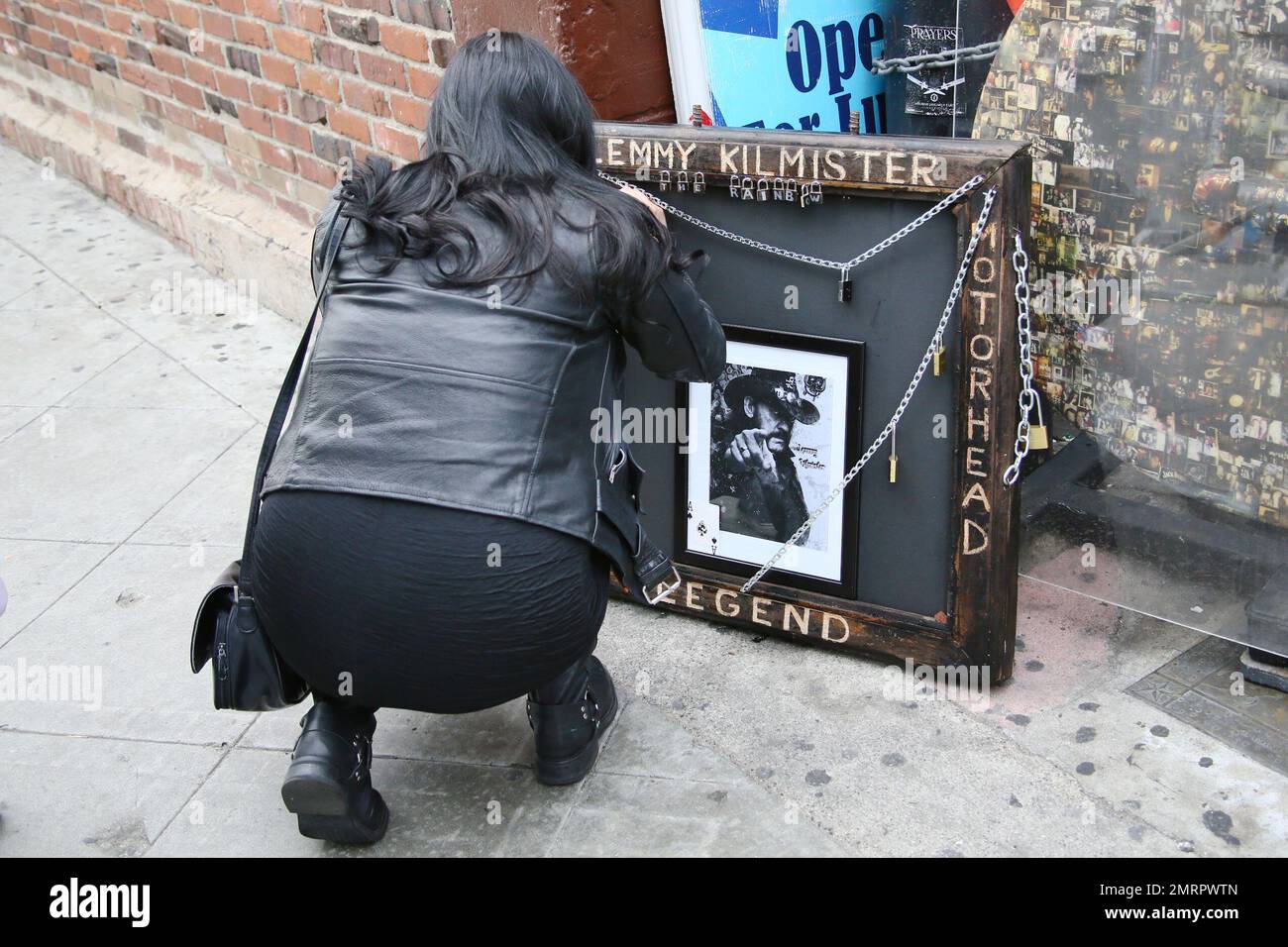 Les fans se sont rendus en hommage à Lemmy Kilmister de Motorhead lors de son service commémoratif au Rainbow Bar and Grill on the Sunset Strip. Los Angeles, Californie. 9th janvier 2016. Banque D'Images