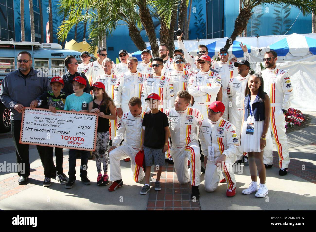 Tous les pilotes, y compris Brian Austin Green, Alfonso Ribeiro, Ricky Schroder, Sean Patrick Flanery et Frankie Muniz avant la course Pro/Celebrity. Los Angeles, Californie. 16th avril 2016. Banque D'Images