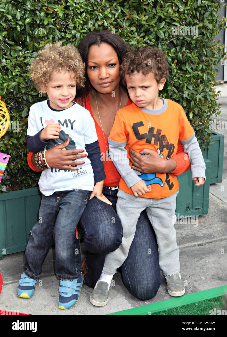 Garcelle Beauvais et ses deux fils Jax et Jaid Nilon assistent à la fête de lancement du magazine Lucky Kids Magazine de Lucky Magazine qui s'est tenue aux studios Siren. Los Angeles, Californie. 04/07/11. Banque D'Images