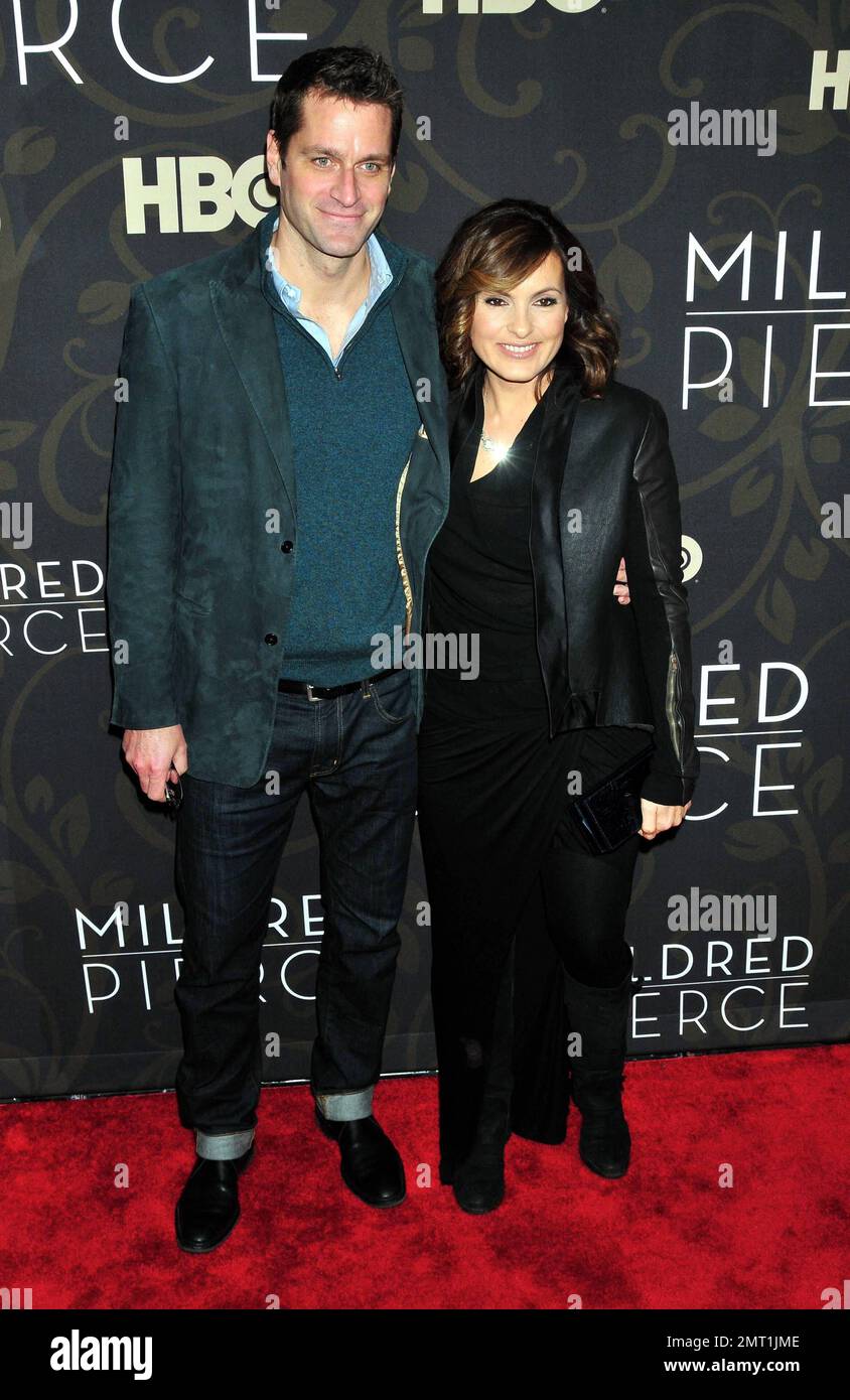 Mariska Hartgitay à la première de 'Mildred Pierce' au théâtre Ziegfeld à New York, NY. 3/21/11. Banque D'Images