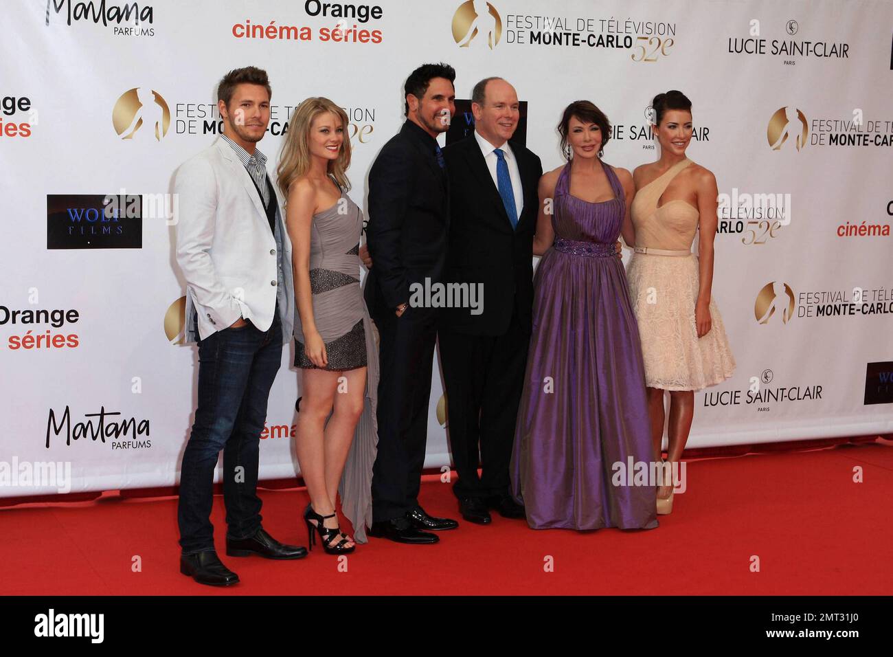 Prince Albert II de Monaco avec la troupe « Bold & Beautiful » (de gauche à droite) Scott Clifton, Kim Matula, Don Diamont, Hunter Tylo et Jacqueline Mac Innes Wood lors de la cérémonie d'ouverture du Festival de télévision Monte Carlo 2012 qui s'est tenu au Grimaldi Forum à Monte-Carlo, Monaco. 10th juin 2012. . Banque D'Images