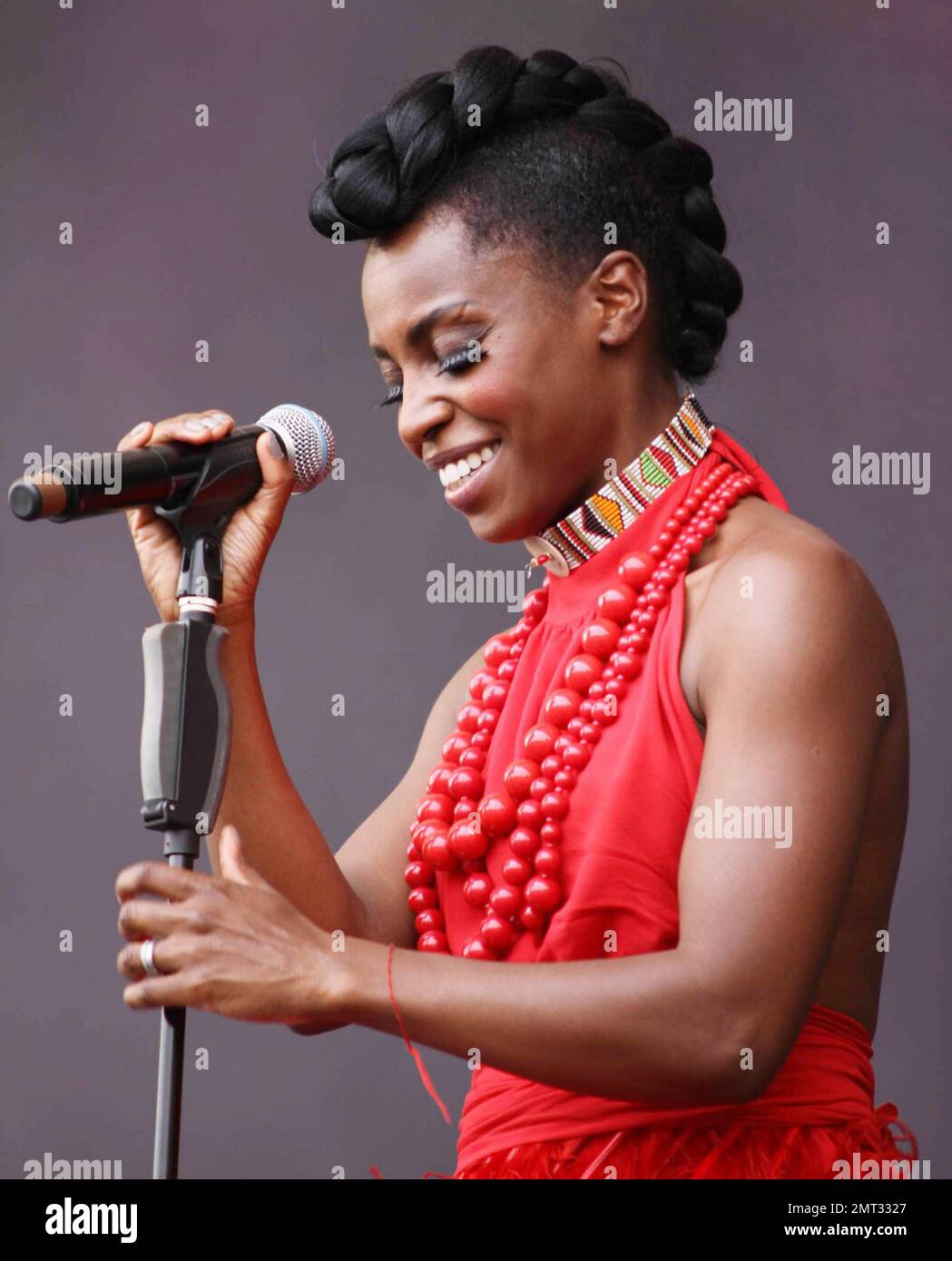 Morcheeba groupe britannique de sauts de rock de rythme et de blues se produit en direct sur scene au cours du quatrieme jour du Big Chill Festival 2010 qui s est tenu a