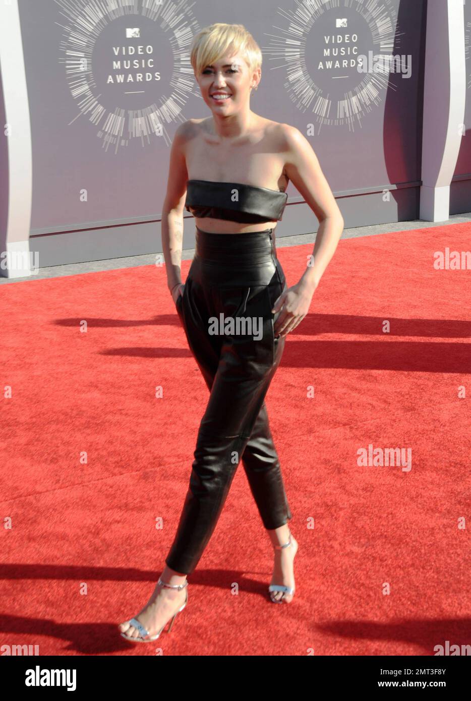 Miley Cyrus au MTV Video Music Awards au Forum de Los Angeles, CA. 24th août 2014. Banque D'Images