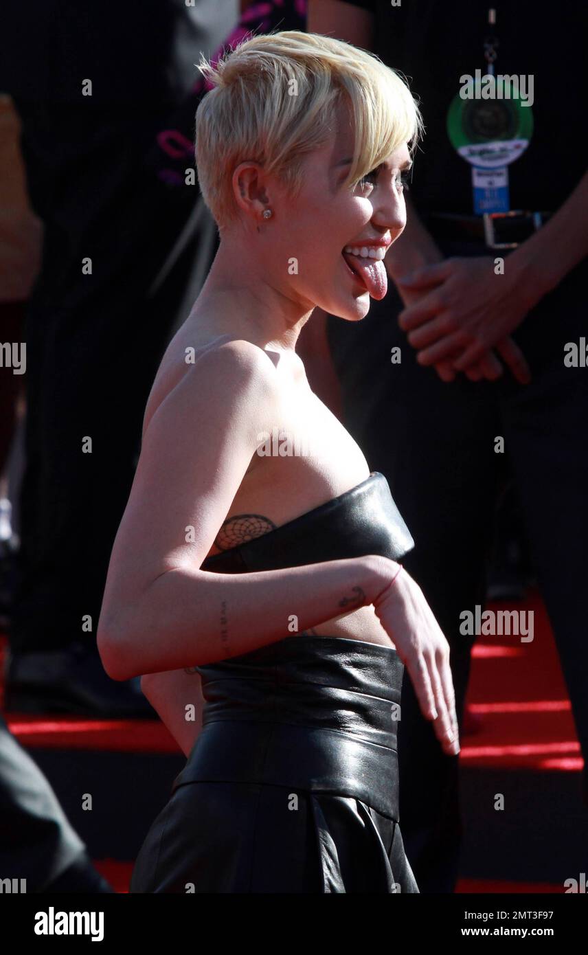 Miley Cyrus au MTV Video Music Awards au Forum de Los Angeles, CA. 24th août 2014. Banque D'Images