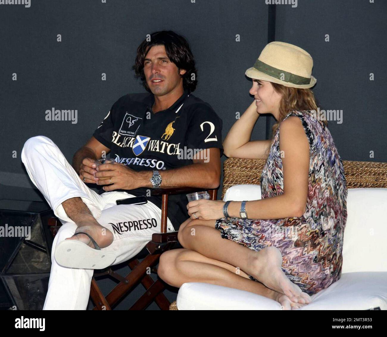 Nacho Figueras, Ralph Lauren modèle et membre de l'équipe de polo  BlackWatch, est rejointe par son épouse, Delfina Blaquier, tout en  participant à la coupe du monde de polo Miami Beach 2009