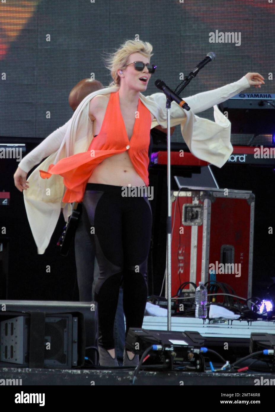 Natasha Bedingfield vérifie son son son avant sa performance de la