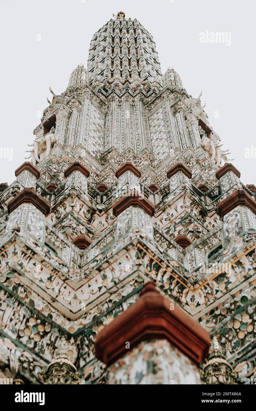 Les détails complexes de Wat Arun, le célèbre Temple de l'Aube de Bangkok Banque D'Images