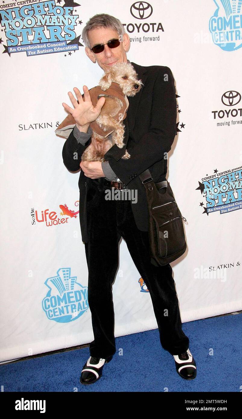 L'acteur et comédien Richard Belzer à la soirée de trop d'étoiles de Comedy Central, organisée par Jon Stewart au Beacon Theatre de New York, NY. 4/13/08. Banque D'Images